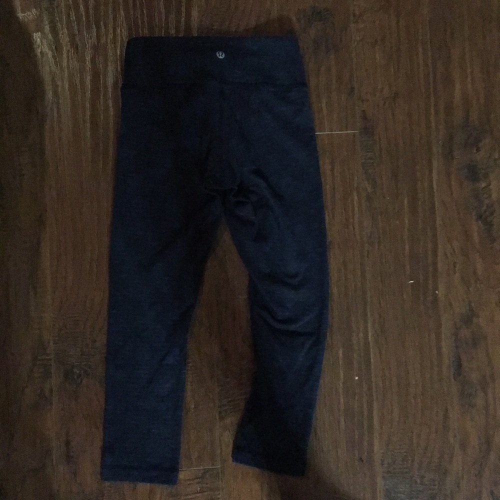 Black cropped lulu leggings size 4
